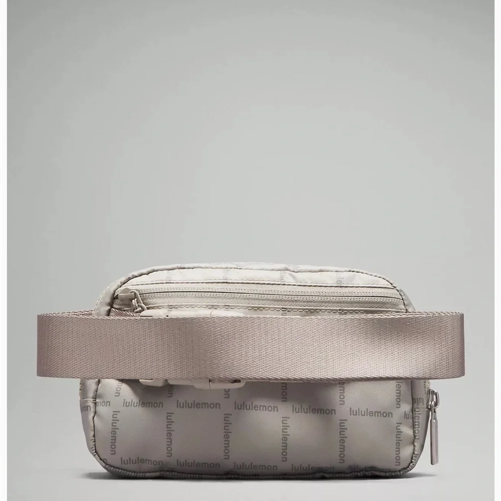 NEW LULULEMON EVERYWHERE BELT BAG
COLOR Wordmark Grid Mini Raw Linen - Picture 3 of 9